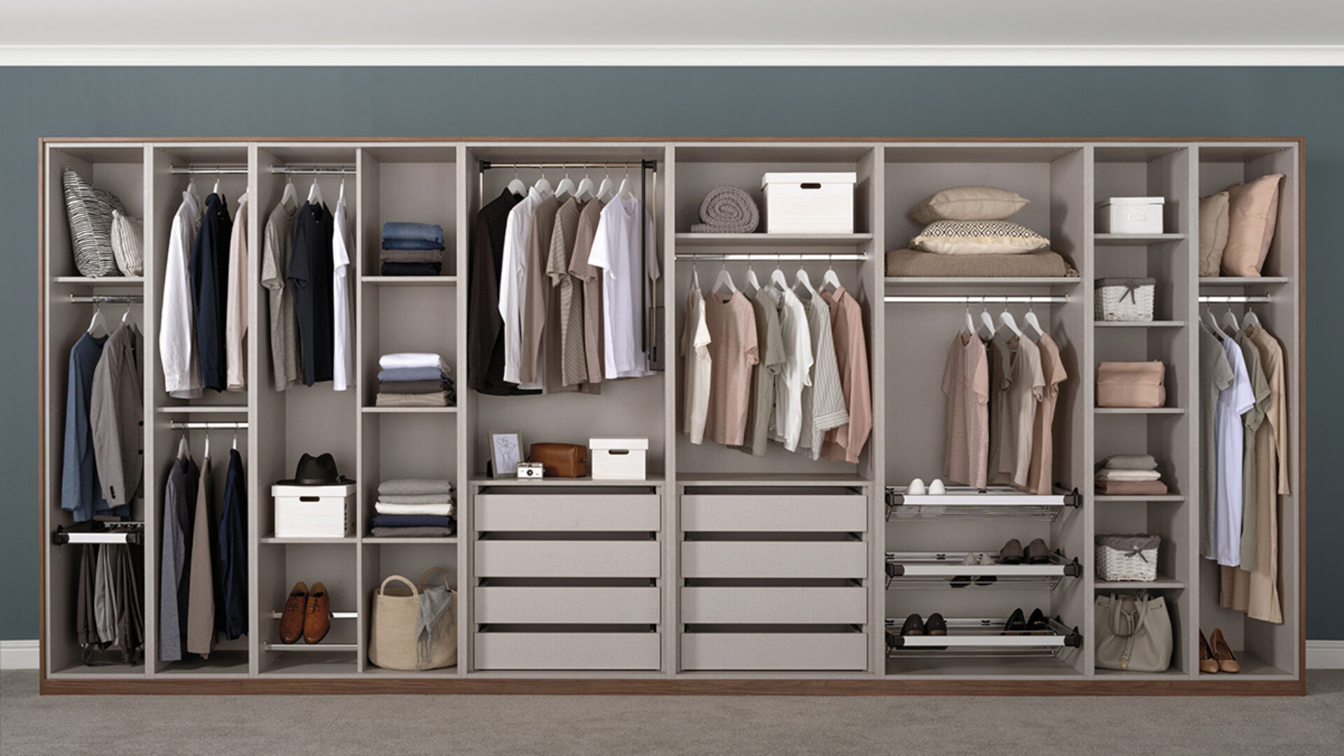 Wardrobe Internal arrangement with drawers and shelves